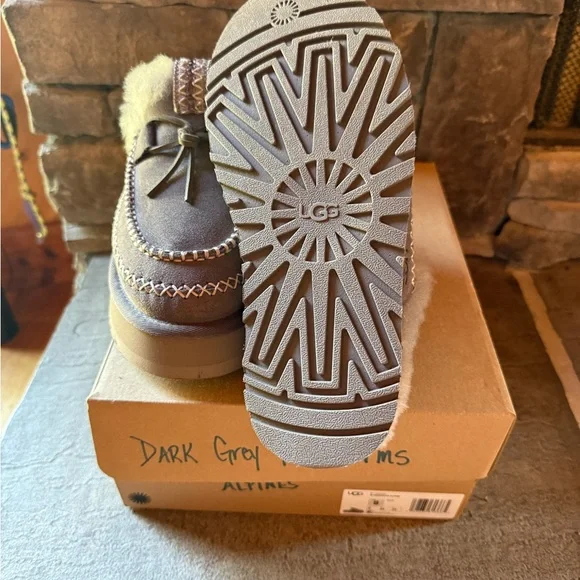 UGG Disquette Alpine Lightweight Platforms. NIB - Picture 3 of 7